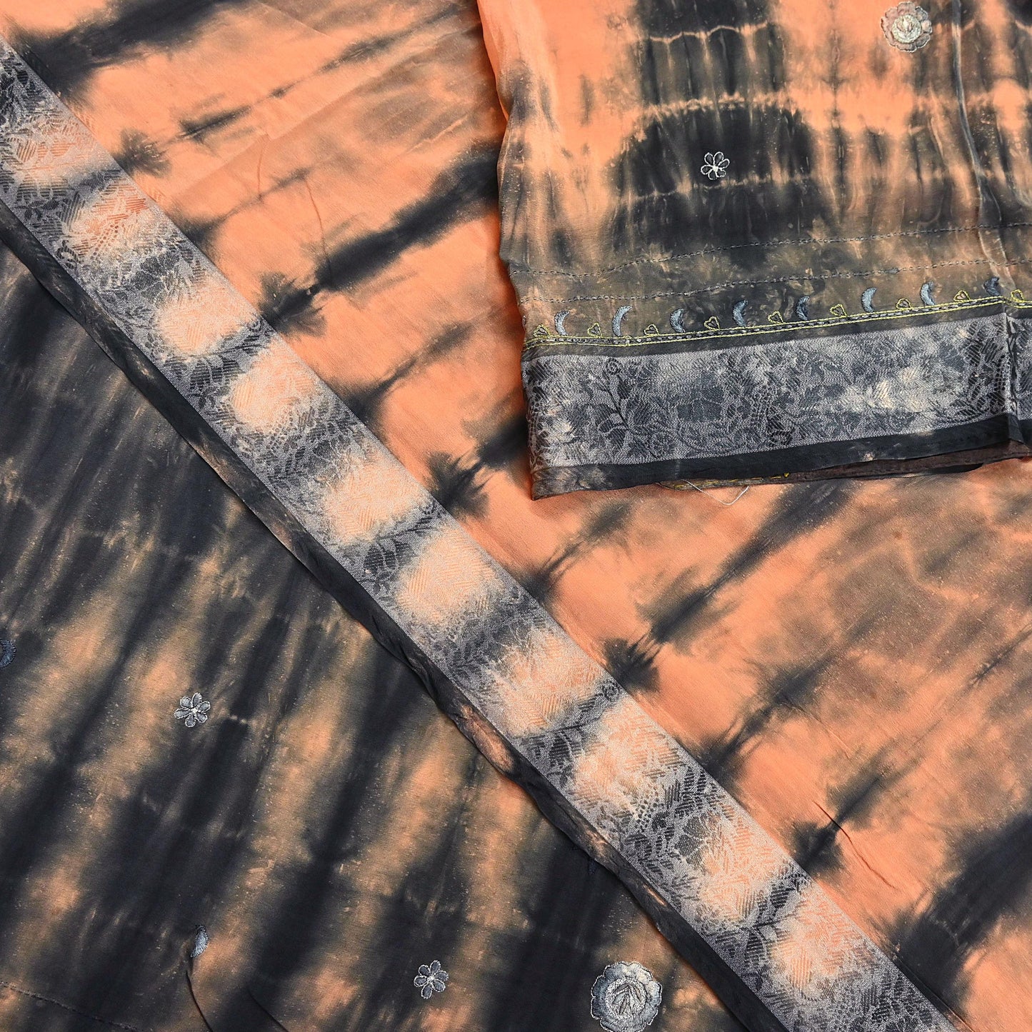 Indian Vintage Saree Peach & Black Pure Crepe Silk Hand Embroidered Tie-Dye Sari Fabric 5yard Sewing Craft Fabric Dressmaking Crafting Zari
