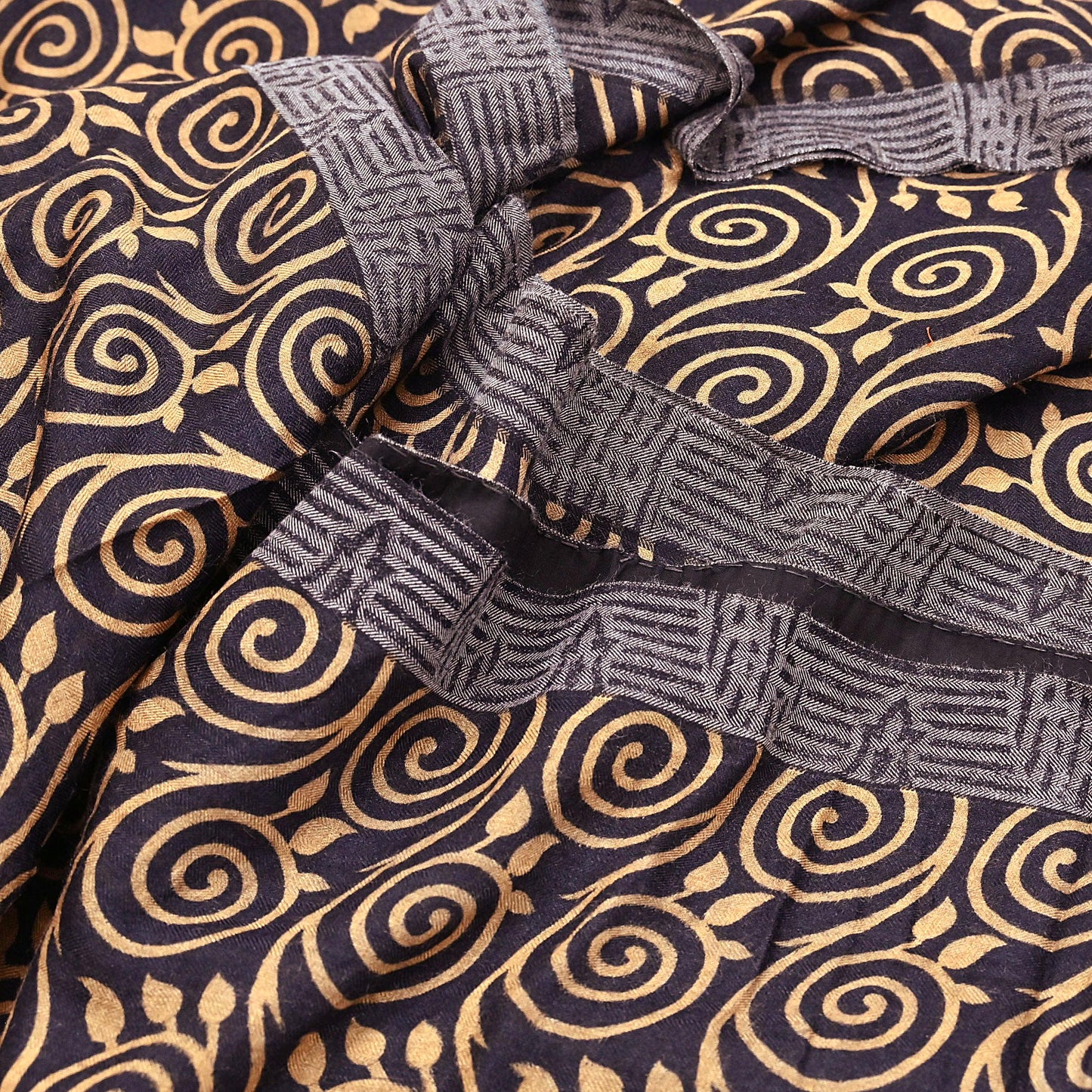 Indian Vintage Black & Beige Saree Pure Woolen Woven Printed Sari Warm Craft Fabric 6Yd Woven Border Dress making Crafting Dress Designing