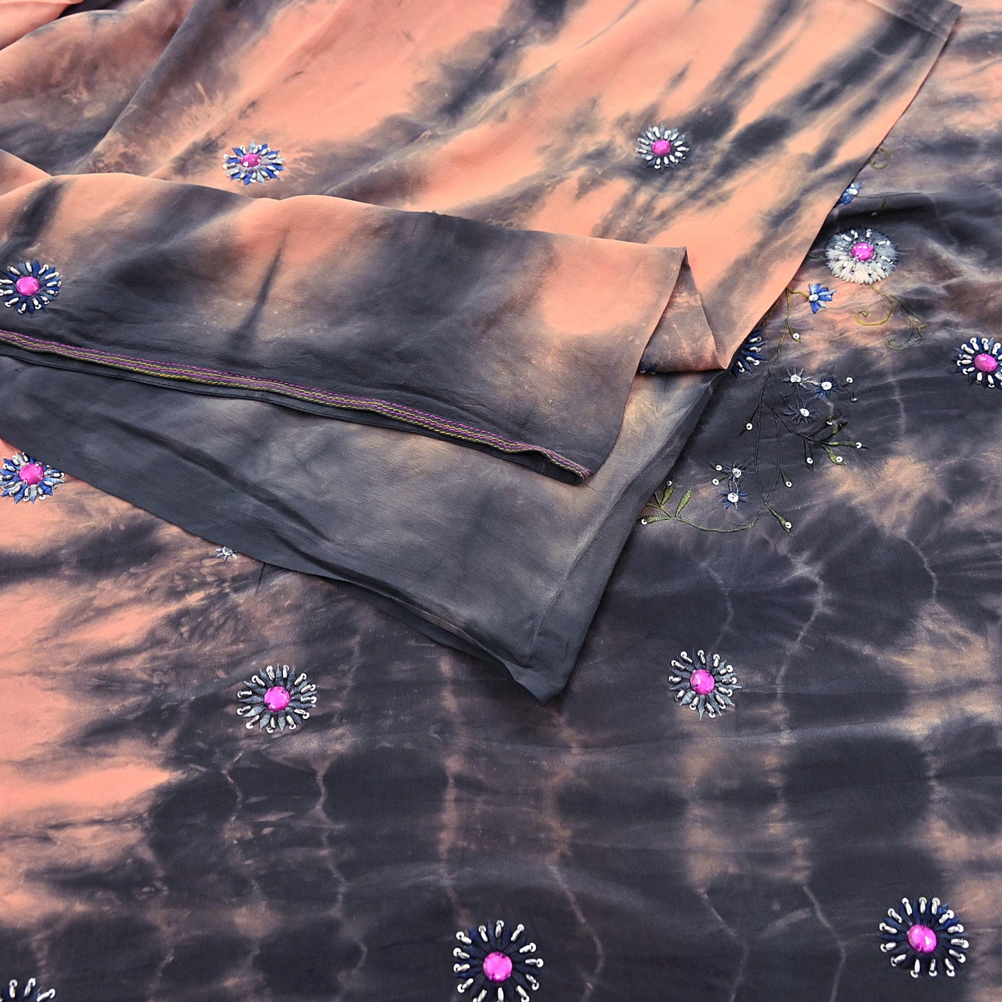 Indian Vintage Saree Peach & Black Pure Crepe Silk Hand Embroidered Tie-Dye Sari Fabric 5yard Sewing Craft Fabric Dressmaking Crafting Zari