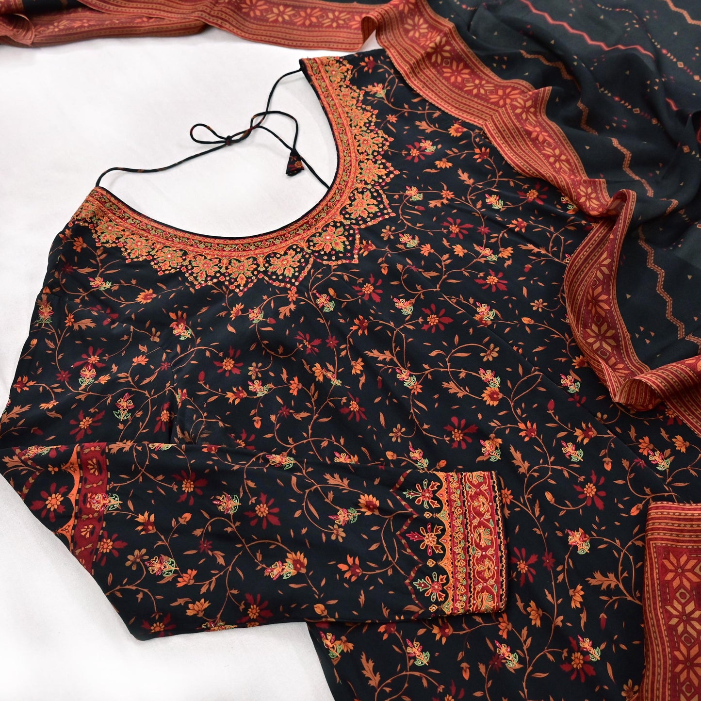 Indian Pre-Owned Black Pure Silk Hand Embroidered Printed Ritu Kumar Designer 2 Piece Suit Set (Kurta + Dupatta)