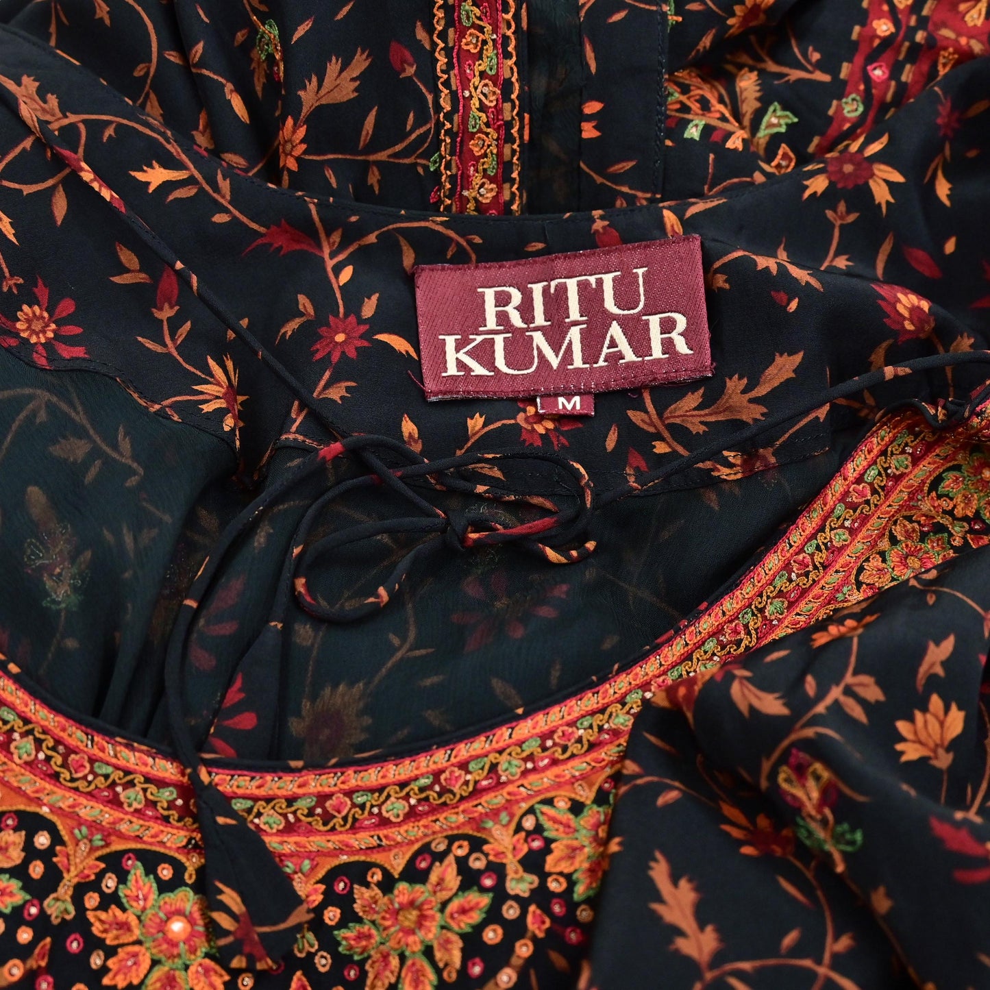 Indian Pre-Owned Black Pure Silk Hand Embroidered Printed Ritu Kumar Designer 2 Piece Suit Set (Kurta + Dupatta)
