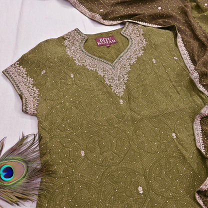 Indian Pre-Owned Green Pure Silk Hand Embroidered Ritu Kumar Designer 2 Piece Suit Set (Kurta + Dupatta)