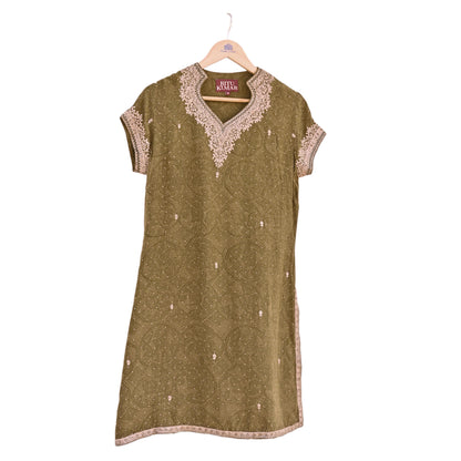 Indian Pre-Owned Green Pure Silk Hand Embroidered Ritu Kumar Designer 2 Piece Suit Set (Kurta + Dupatta)