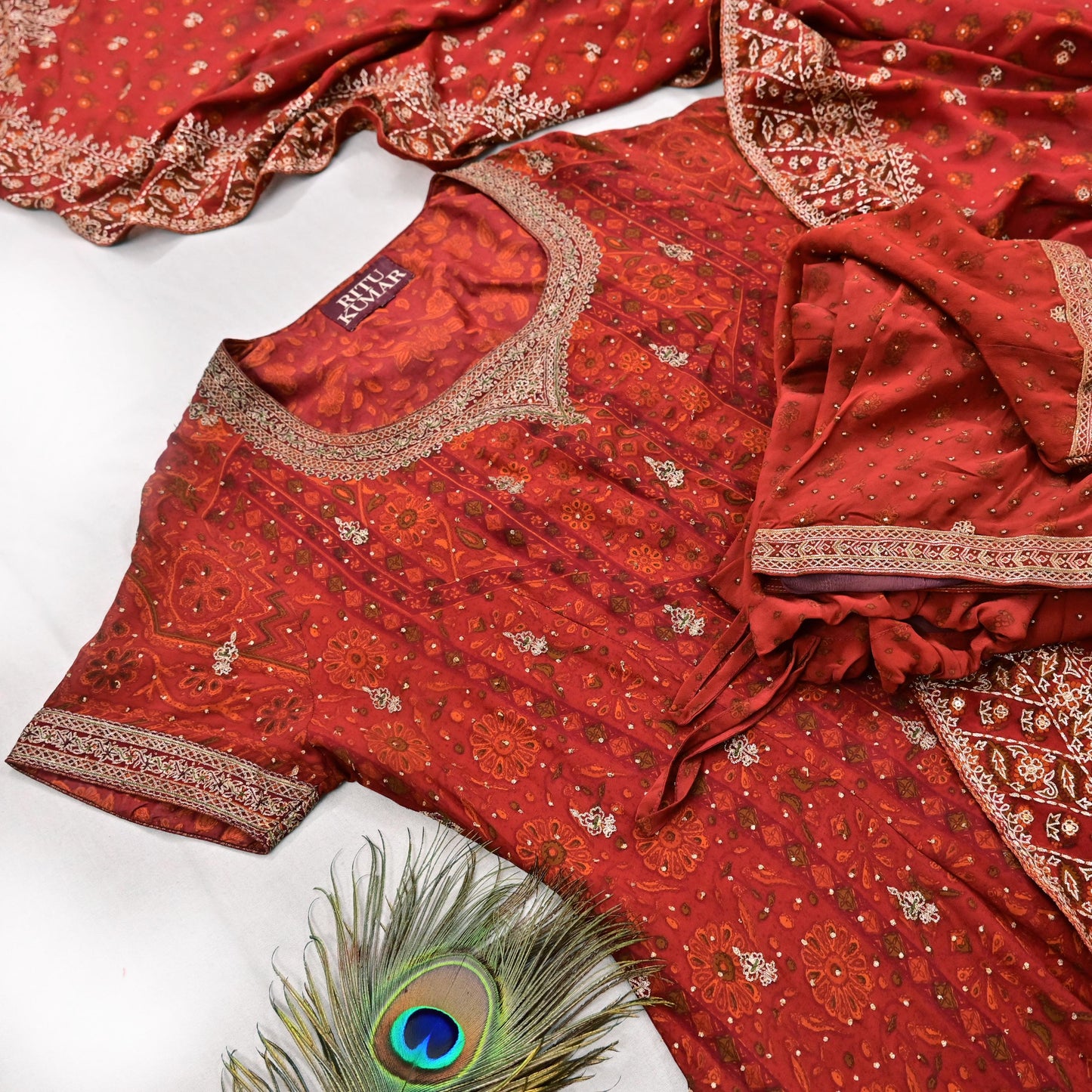 Indian Pre-Owned Rusty Red Pure Silk Hand Embroidered Ritu Kumar Designer 3 Piece Suit Set (Kurta + Dupatta + Salwar)
