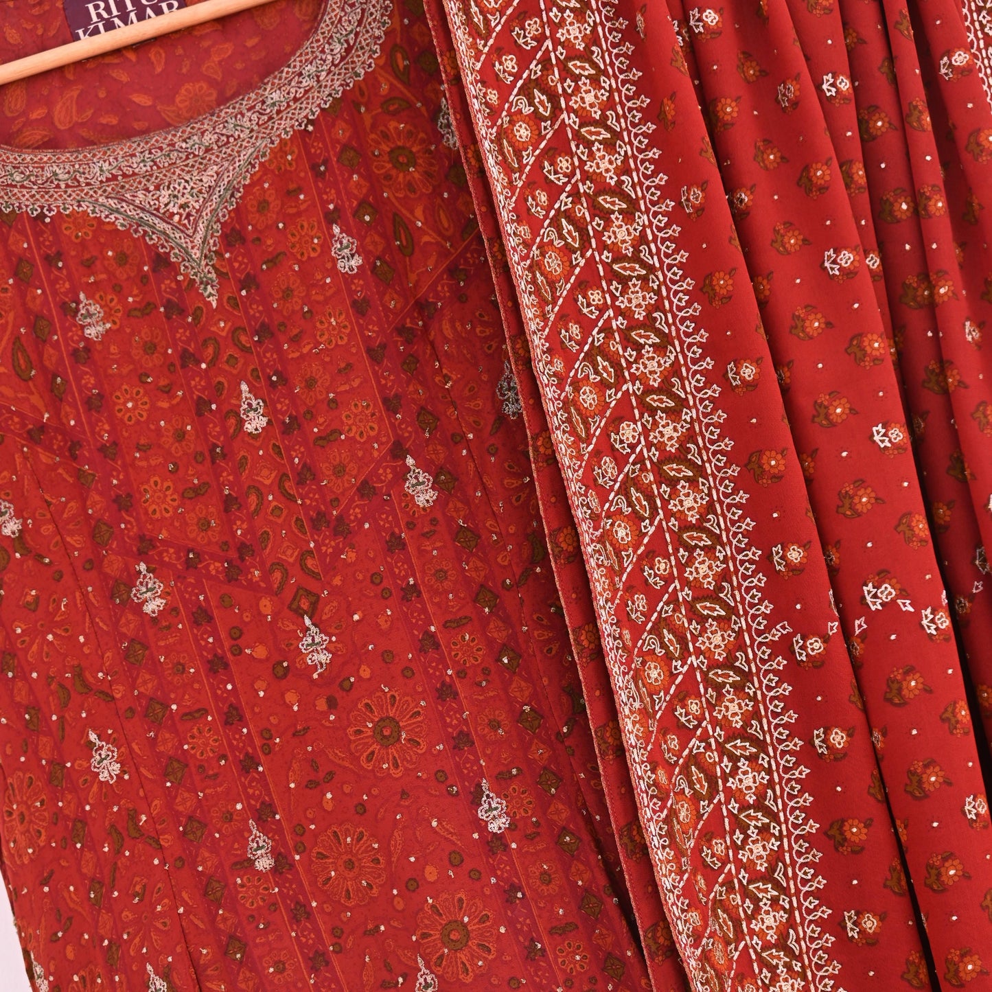 Indian Pre-Owned Rusty Red Pure Silk Hand Embroidered Ritu Kumar Designer 3 Piece Suit Set (Kurta + Dupatta + Salwar)