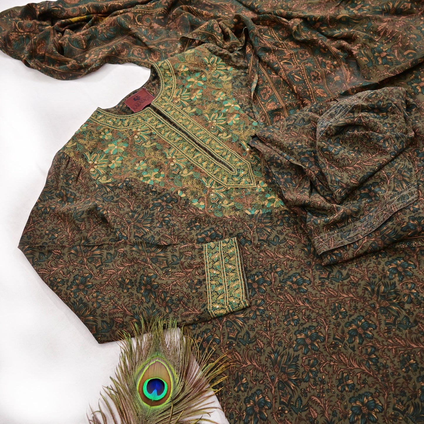 Indian Pre-Owned Green Pure Silk Hand Embroidered Printed Ritu Kumar Designer 3 Piece Suit Set (Kurta + Dupatta + Salwar)