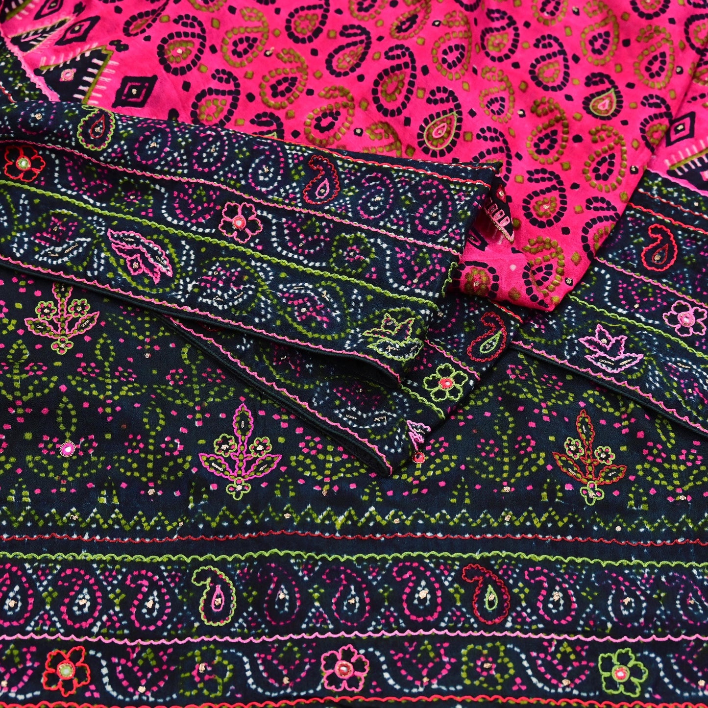 Indian Pre-Owned Pink & Black Pure Silk Hand Embroidered Printed Ritu Kumar Designer 2 Piece Suit Set (Kurta + Dupatta)