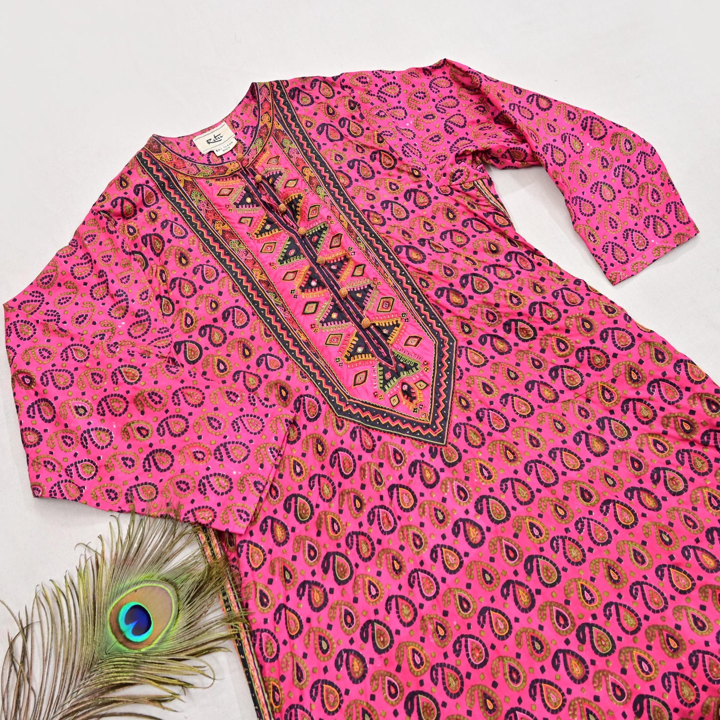 Indian Pre-Owned Pink & Black Pure Silk Hand Embroidered Printed Ritu Kumar Designer 2 Piece Suit Set (Kurta + Dupatta)