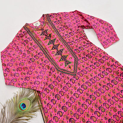 Indian Pre-Owned Pink & Black Pure Silk Hand Embroidered Printed Ritu Kumar Designer 2 Piece Suit Set (Kurta + Dupatta)