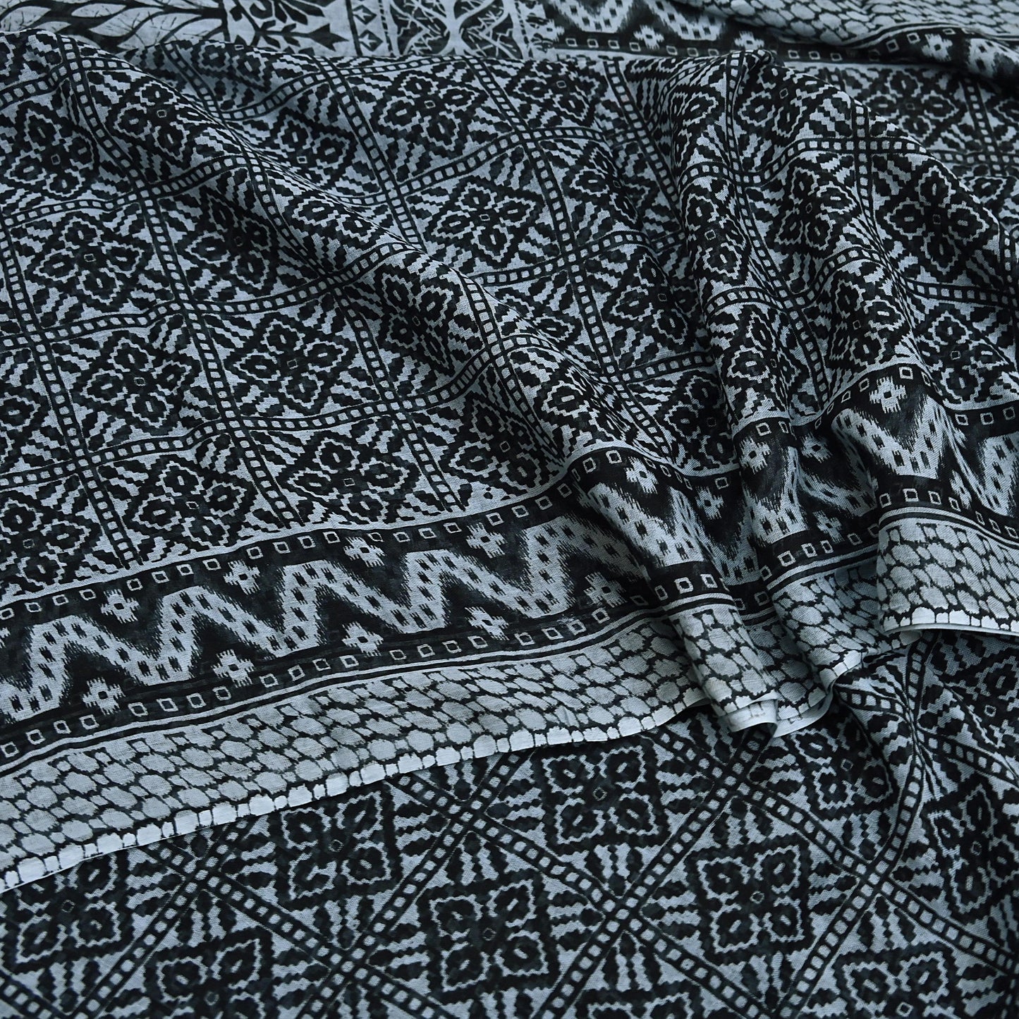 Indian Vintage Black & Gray Saree Printed Pure Cotton Indian Sari Craft Fabric 5Yd Sewing Soft Sarong Wrap Boho Floral Quilting Crafting