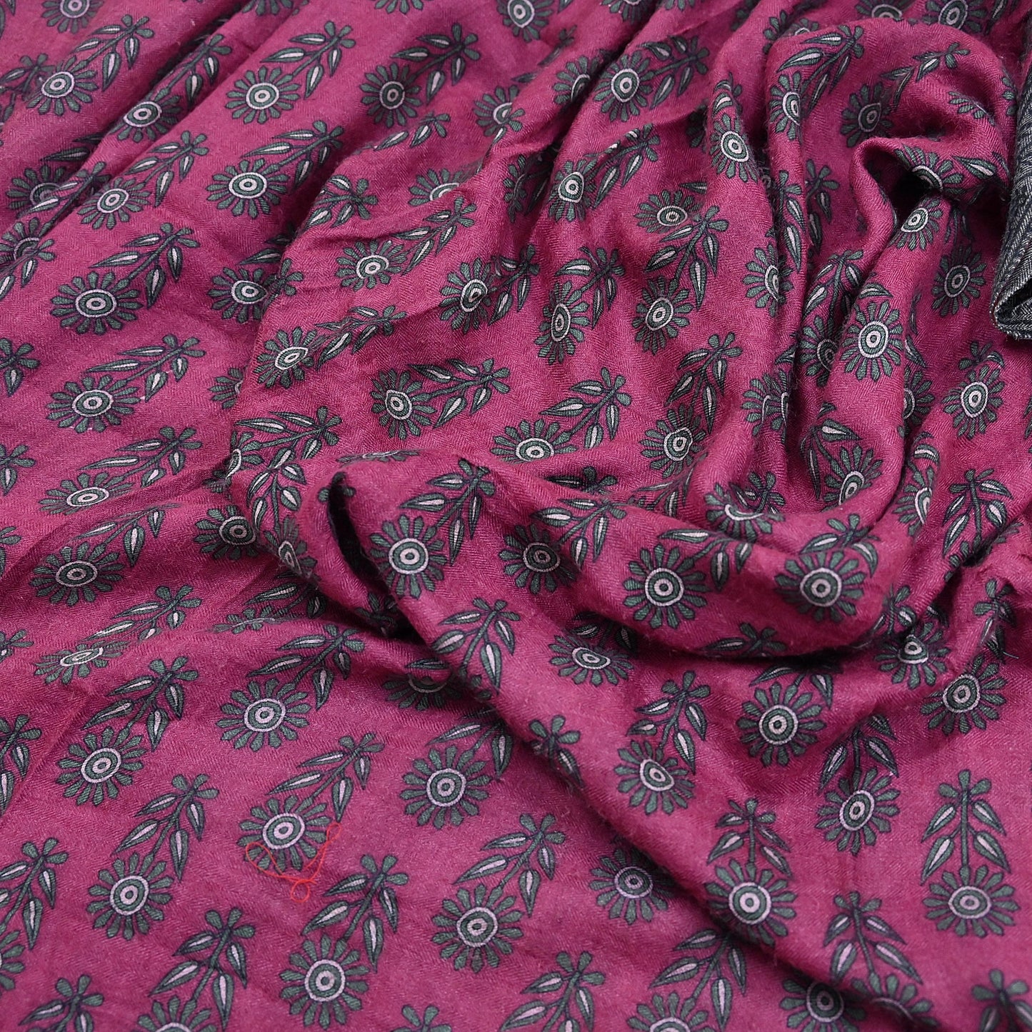 Indian Vintage Pink Sarees Pure Woolen Woven Printed  Sari Soft Warm Craft Fabric 5Yd Floral Woven Border Dress making Crafting Quilting