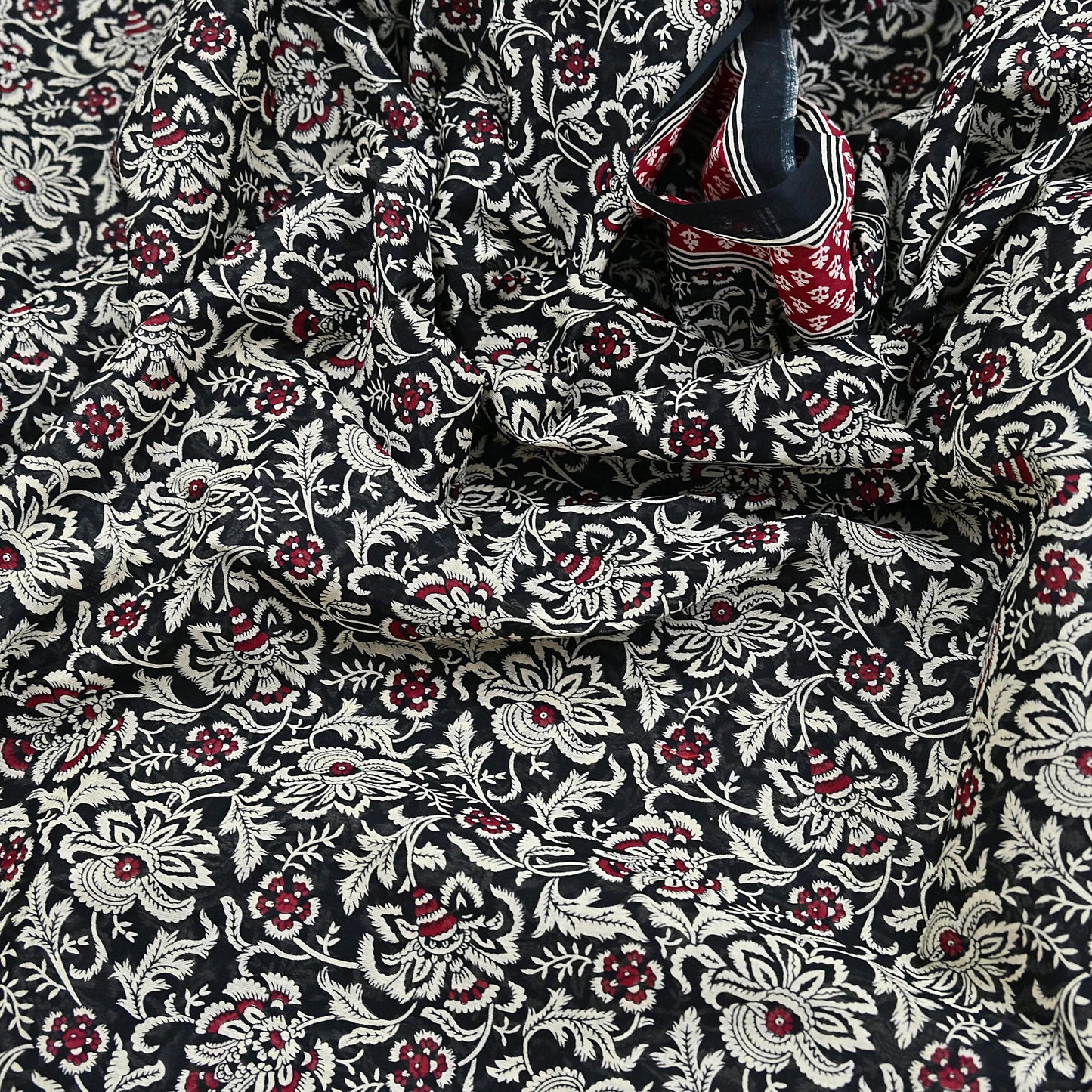 Indian Vintage Sari Red & Black Printed 100% Pure Cotton Sarees Craft Fabric 5Yard Sewing Sarong Wrap Boho Floral Dress making Quilting Soft