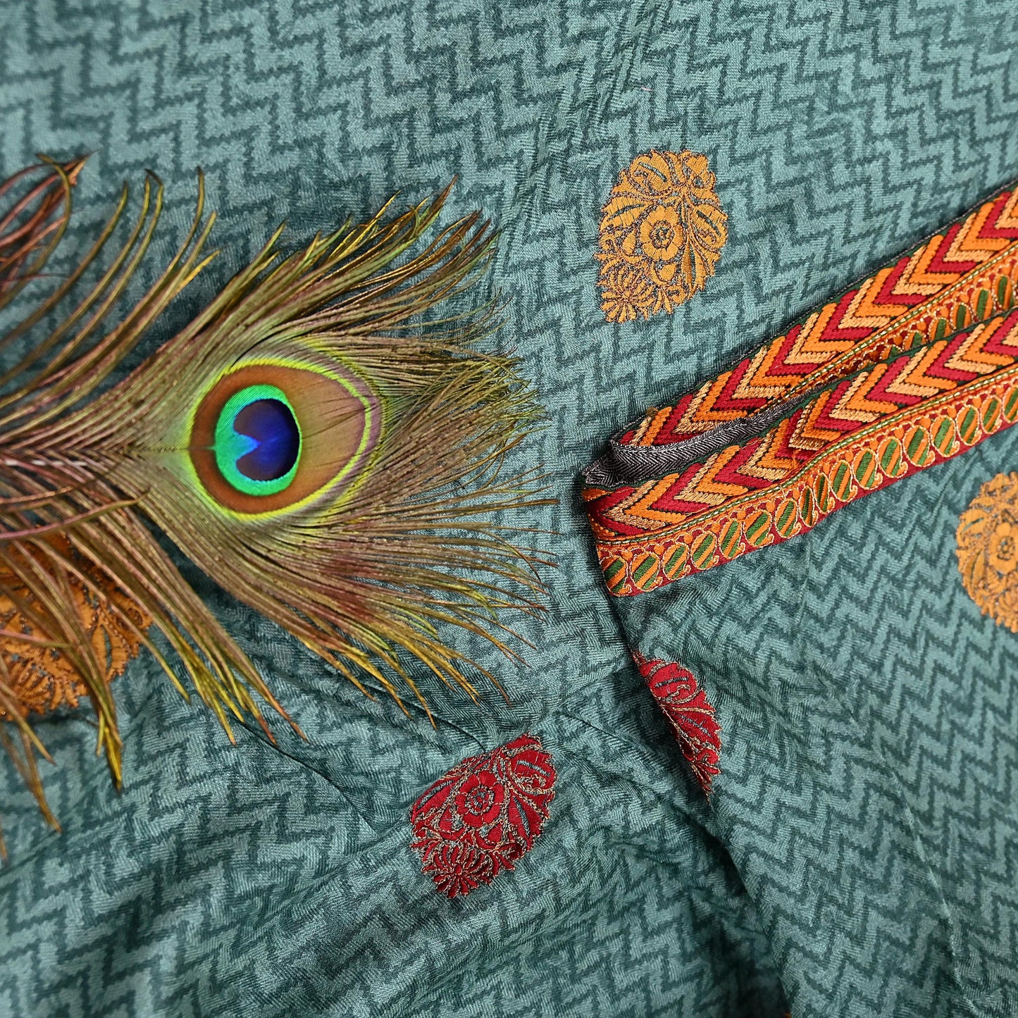 Indian Vintage Green Sarees Pure Woolen Woven Printed  Sari Soft Warm Craft Fabric 5Yd Woven Border Dress making Crafting Quilting