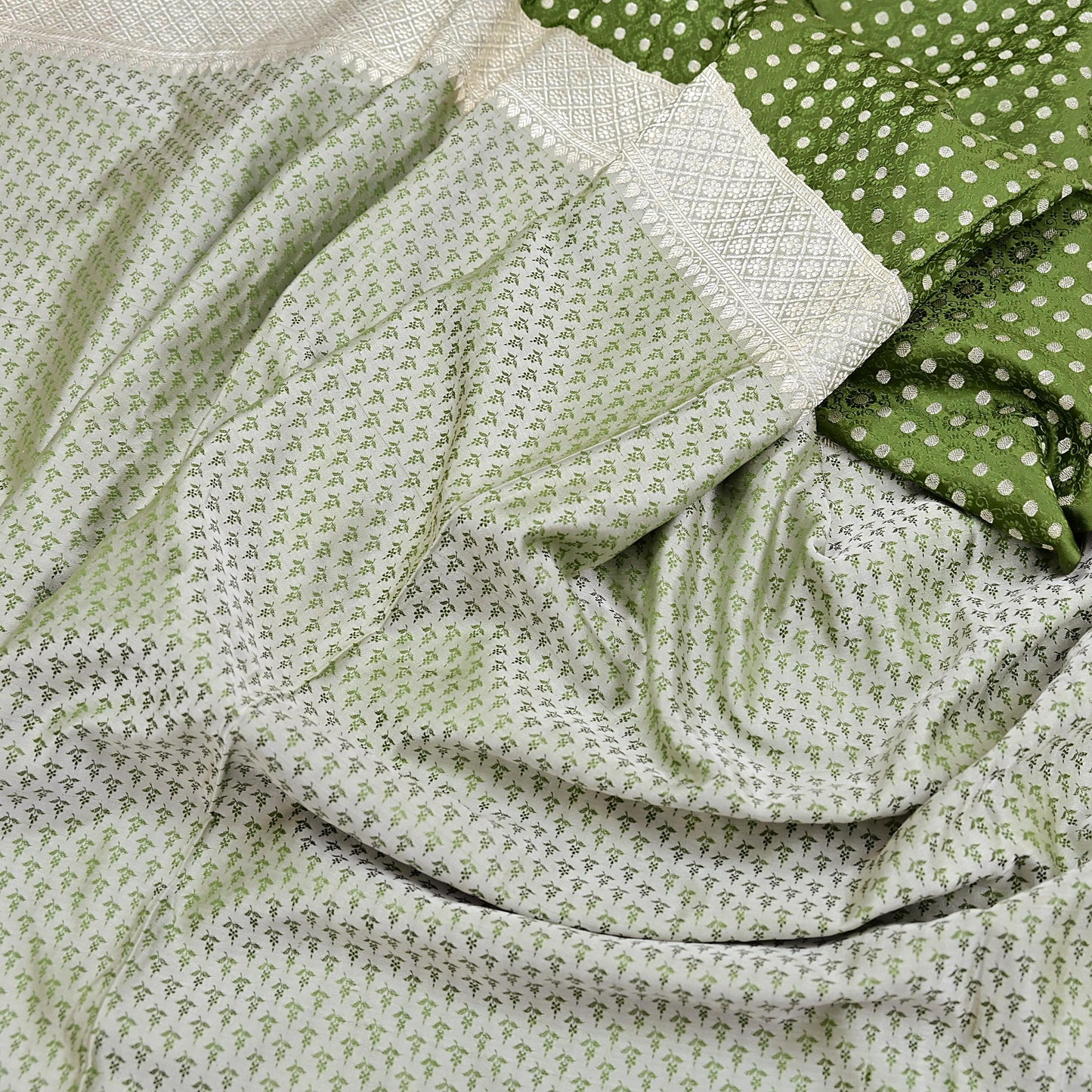 Indian Vintage Sari Green & Ivory Heavy Pure Satin Silk Woven Banarasi Tanchoi Sari Zari 5Yd Craft Fabric Dress making Ethnic Crafting