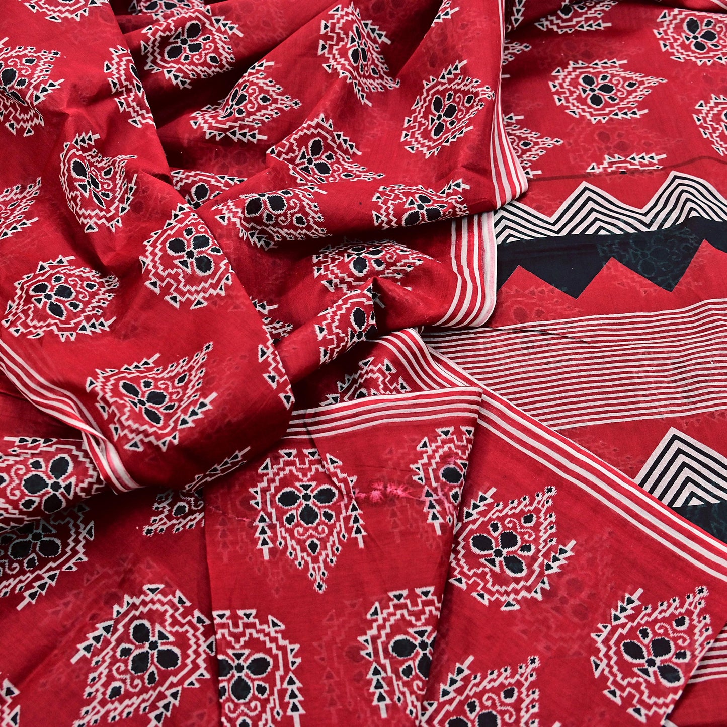 Indian Vintage Red Saree Printed 100% Pure Cotton Sari Craft Fabric 5Yd Soft Sewing Sarong Wrap Dress Making Quilting Crafting