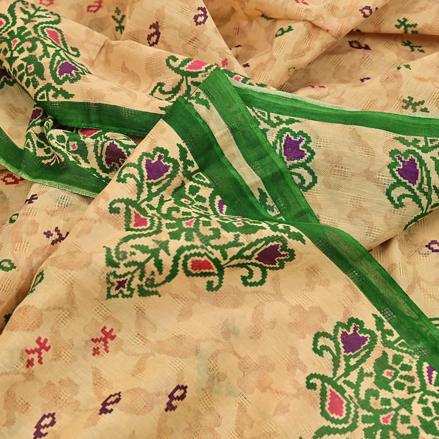Indian Vintage Sari Beige & Green Pure Cotton Printed Sarees Craft Fabric Soft 5Yd Sarong Wrap Boho Fabric Kimono Quilting Crafting Upcycle