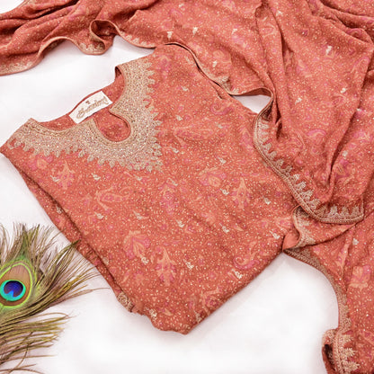 Indian Pre-Owned Peach Pure Silk Hand Embroidered Ritu Kumar Designer 2 Piece Suit Set (Kurta + Dupatta)