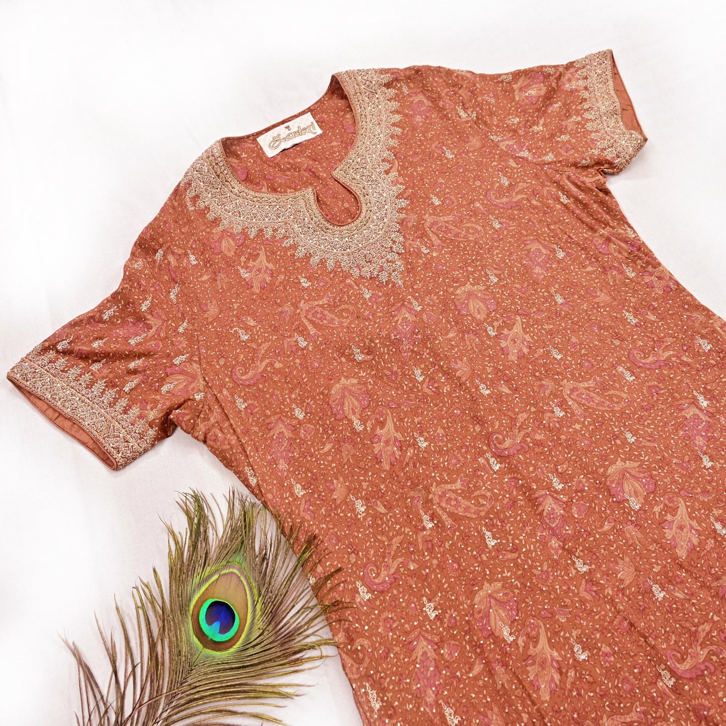 Indian Pre-Owned Peach Pure Silk Hand Embroidered Ritu Kumar Designer 2 Piece Suit Set (Kurta + Dupatta)