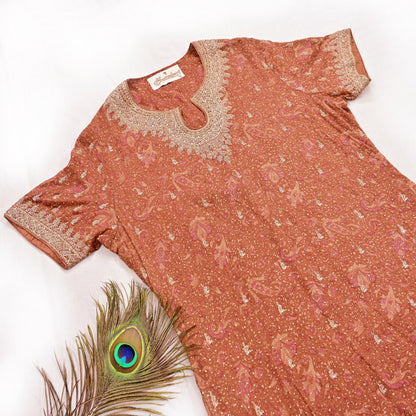 Indian Pre-Owned Peach Pure Silk Hand Embroidered Ritu Kumar Designer 2 Piece Suit Set (Kurta + Dupatta)