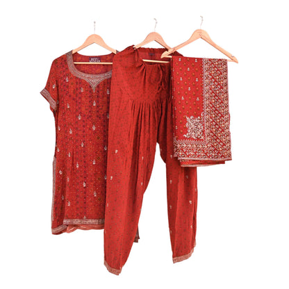 Indian Pre-Owned Rusty Red Pure Silk Hand Embroidered Ritu Kumar Designer 3 Piece Suit Set (Kurta + Dupatta + Salwar)