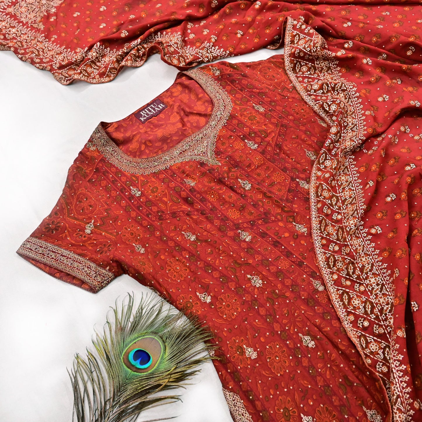 Indian Pre-Owned Rusty Red Pure Silk Hand Embroidered Ritu Kumar Designer 3 Piece Suit Set (Kurta + Dupatta + Salwar)
