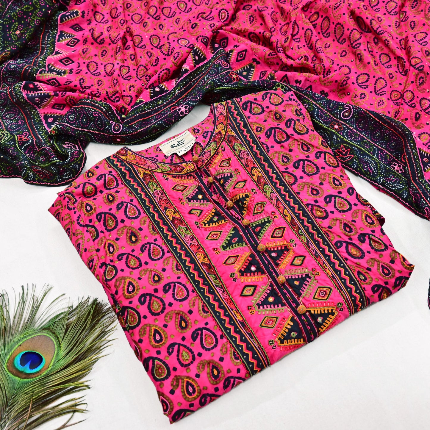 Indian Pre-Owned Pink & Black Pure Silk Hand Embroidered Printed Ritu Kumar Designer 2 Piece Suit Set (Kurta + Dupatta)