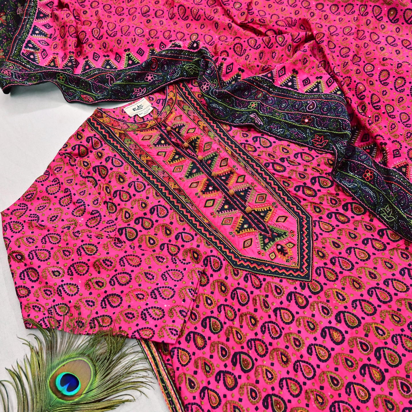 Indian Pre-Owned Pink & Black Pure Silk Hand Embroidered Printed Ritu Kumar Designer 2 Piece Suit Set (Kurta + Dupatta)