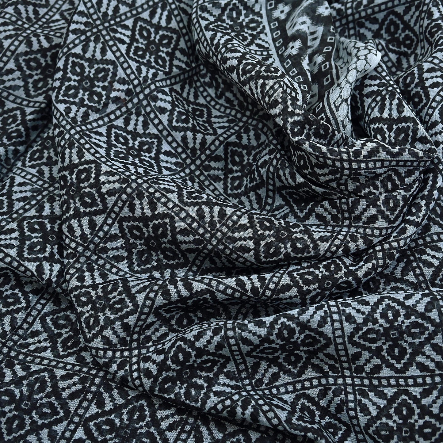 Indian Vintage Black & Gray Saree Printed Pure Cotton Indian Sari Craft Fabric 5Yd Sewing Soft Sarong Wrap Boho Floral Quilting Crafting
