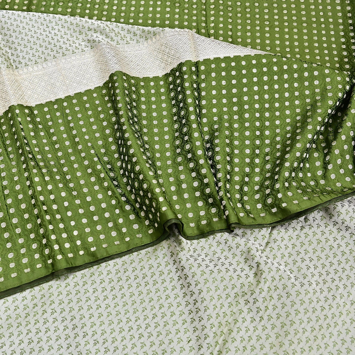 Indian Vintage Sari Green & Ivory Heavy Pure Satin Silk Woven Banarasi Tanchoi Sari Zari 5Yd Craft Fabric Dress making Ethnic Crafting
