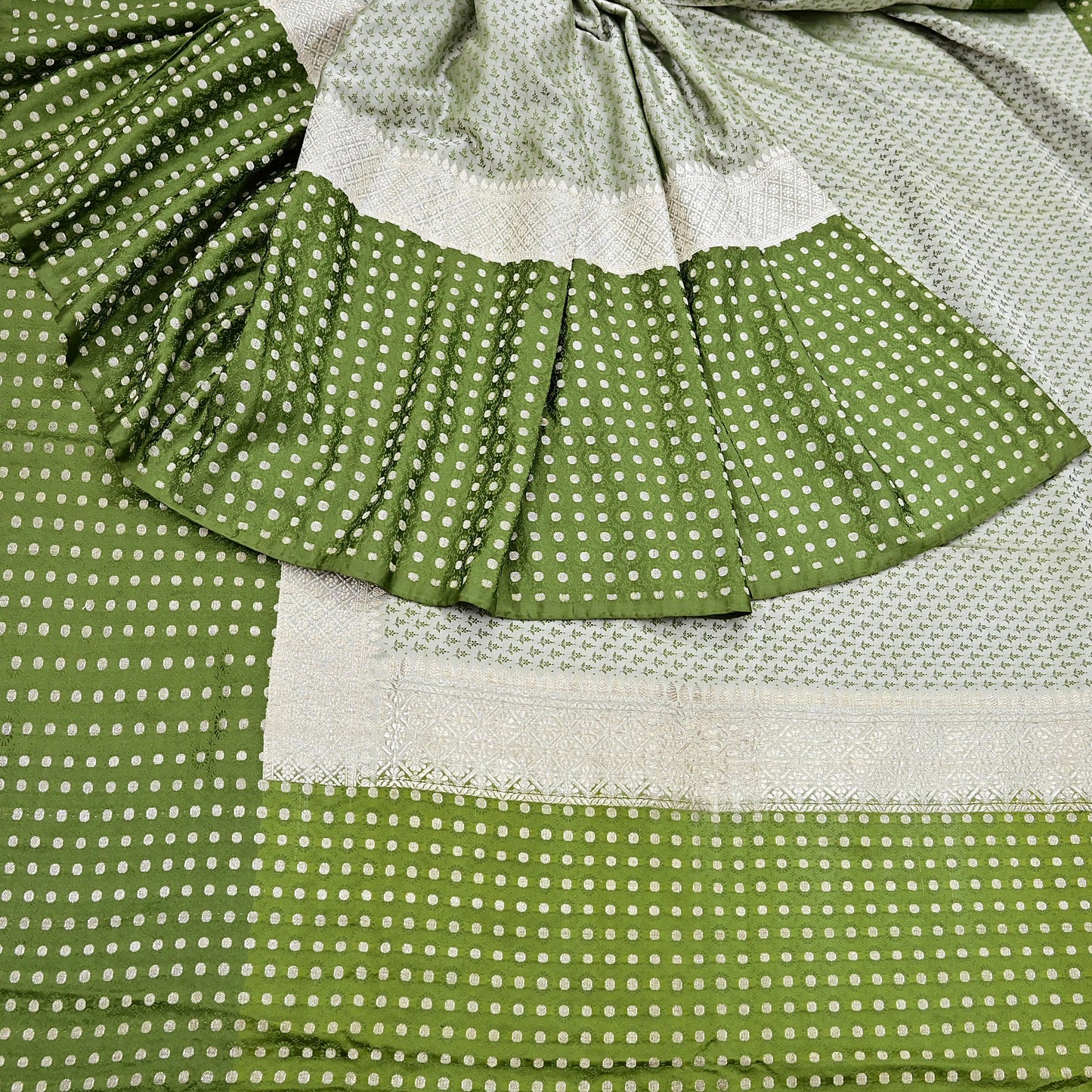 Indian Vintage Sari Green & Ivory Heavy Pure Satin Silk Woven Banarasi Tanchoi Sari Zari 5Yd Craft Fabric Dress making Ethnic Crafting