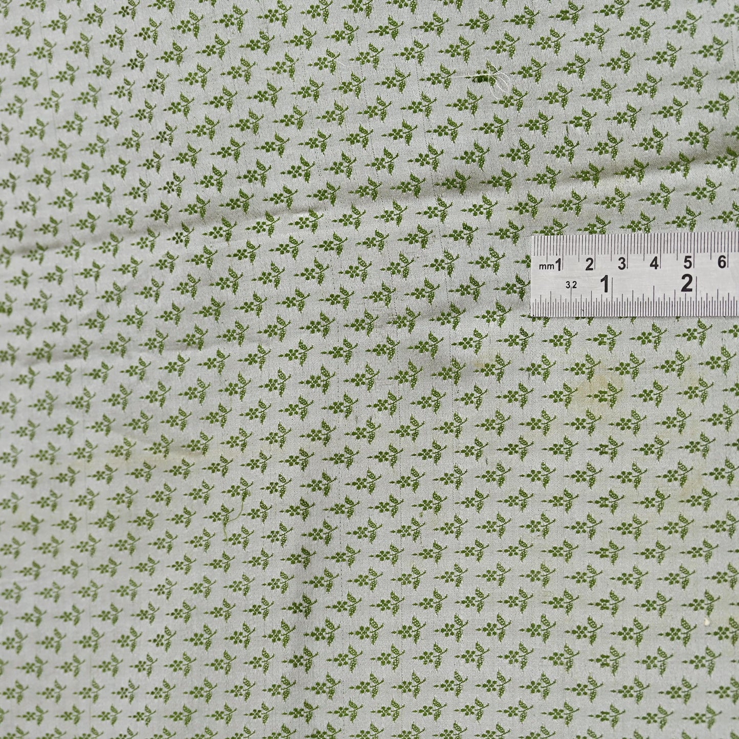 Indian Vintage Sari Green & Ivory Heavy Pure Satin Silk Woven Banarasi Tanchoi Sari Zari 5Yd Craft Fabric Dress making Ethnic Crafting
