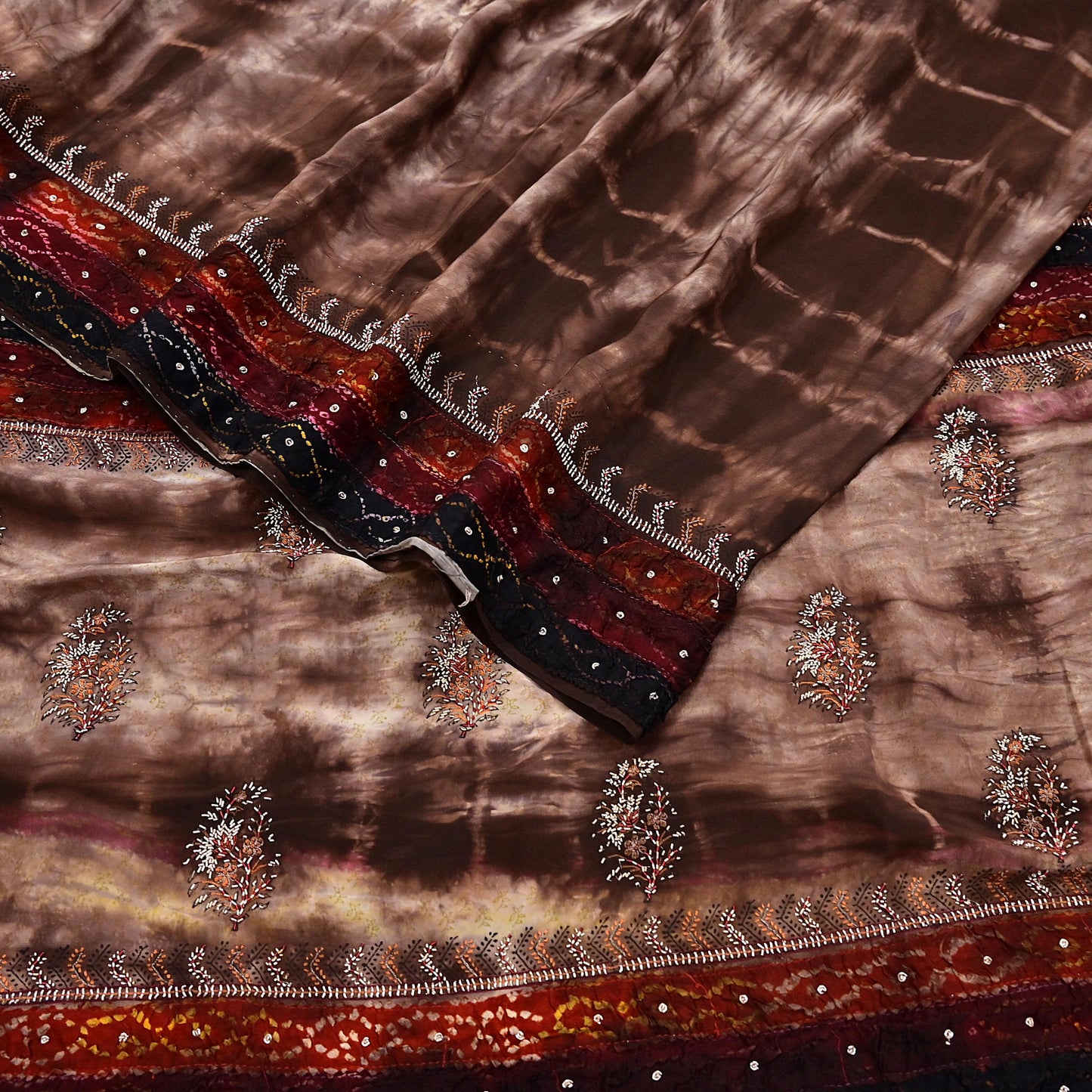 Indian Vintage Saree Pure Crepe Silk Hand Embroidered Tie-Dye Sari Fabric 5yard Sewing Craft Fabric Ethnic Dressmaking Crafting Zardozi Zari