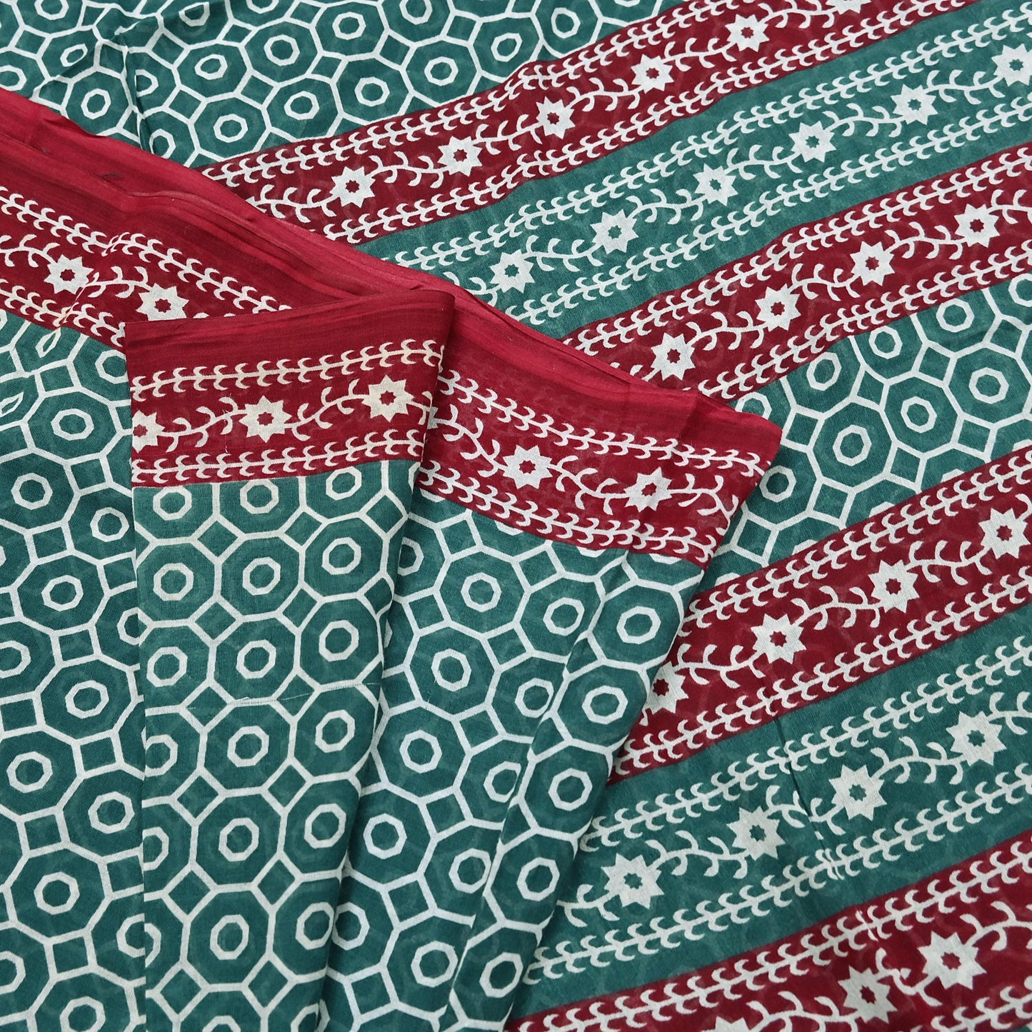 Indian Vintage Sari Green & Red Printed Pure Cotton Saree Craft Fabric 5Yd Sewing Sarong Wrap Boho Floral Crafting Upcycle Quilting Used