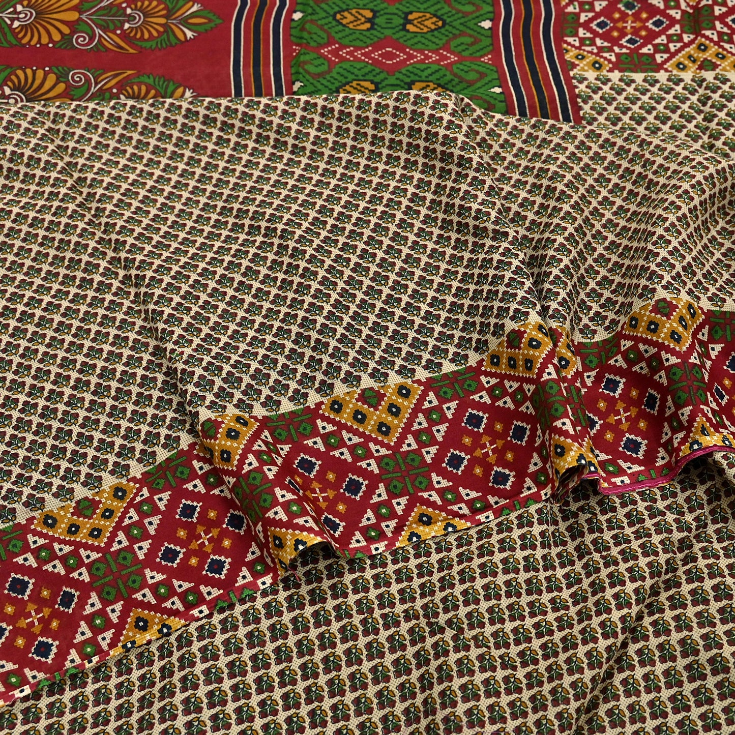 Indian Vintage Beige & red Saree Printed 100% Pure Cotton Sari Craft Fabric 5Yd Soft Sewing Sarong Wrap Dress Making Quilting