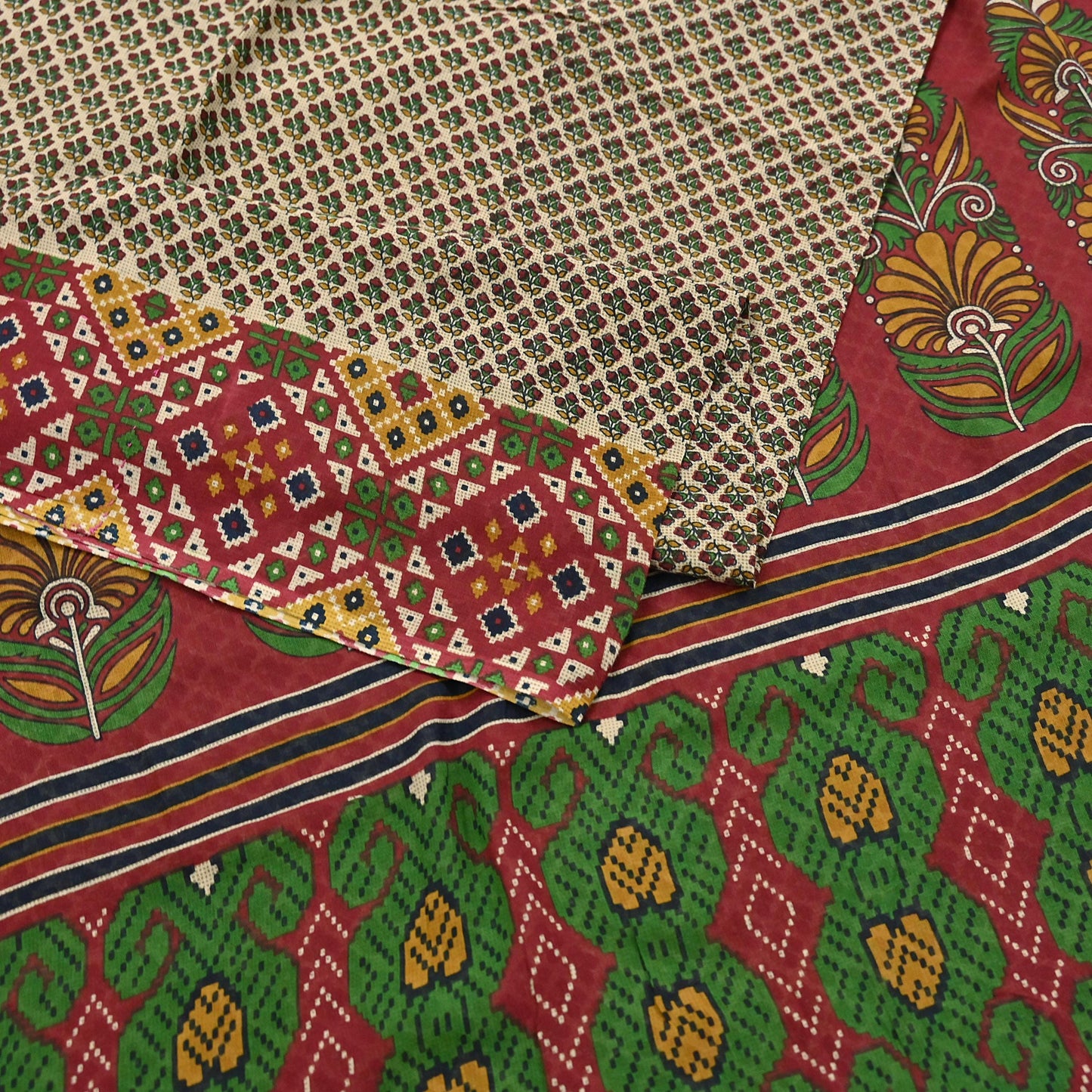 Indian Vintage Beige & red Saree Printed 100% Pure Cotton Sari Craft Fabric 5Yd Soft Sewing Sarong Wrap Dress Making Quilting