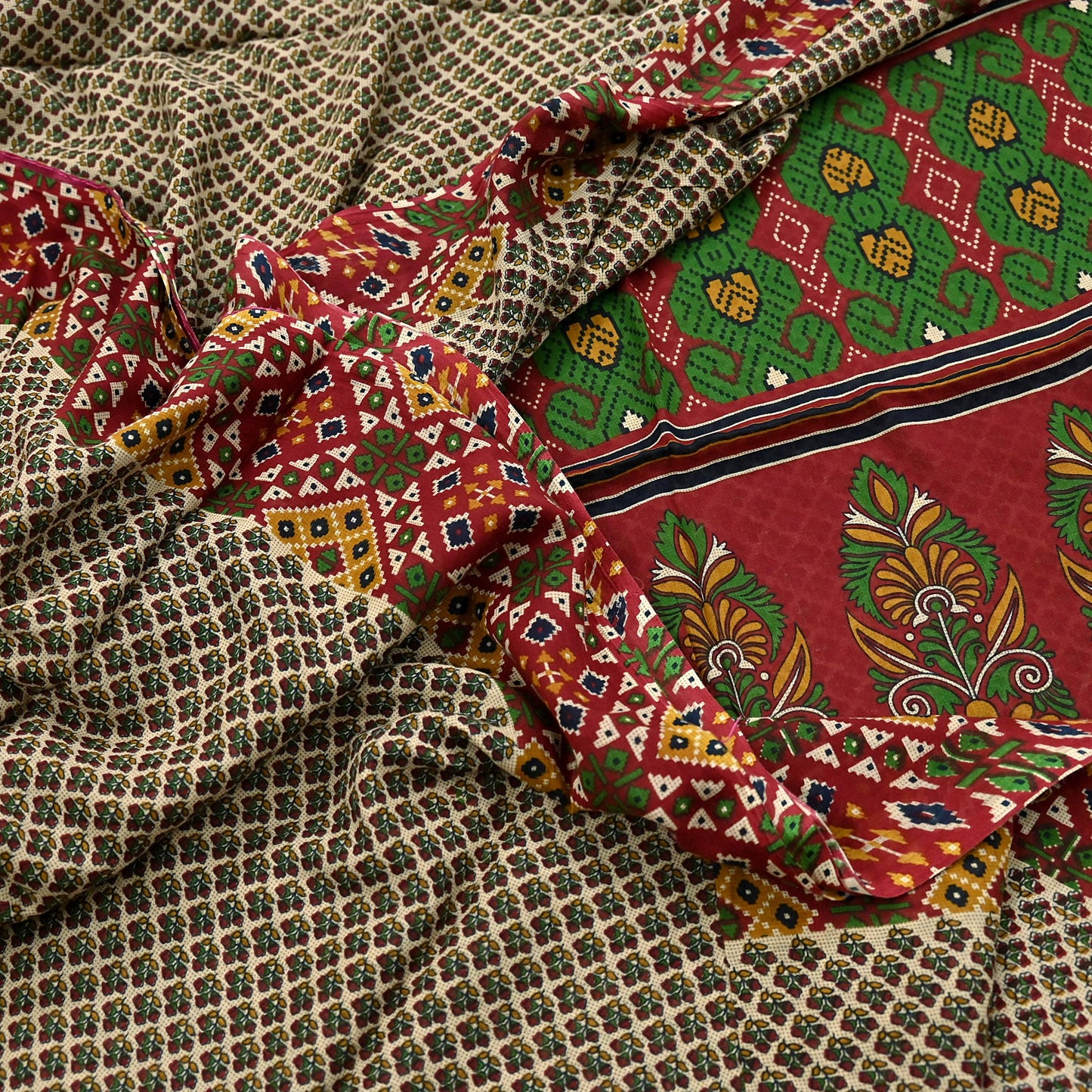 Indian Vintage Beige & red Saree Printed 100% Pure Cotton Sari Craft Fabric 5Yd Soft Sewing Sarong Wrap Dress Making Quilting