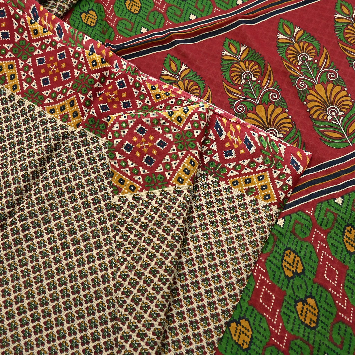 Indian Vintage Beige & red Saree Printed 100% Pure Cotton Sari Craft Fabric 5Yd Soft Sewing Sarong Wrap Dress Making Quilting
