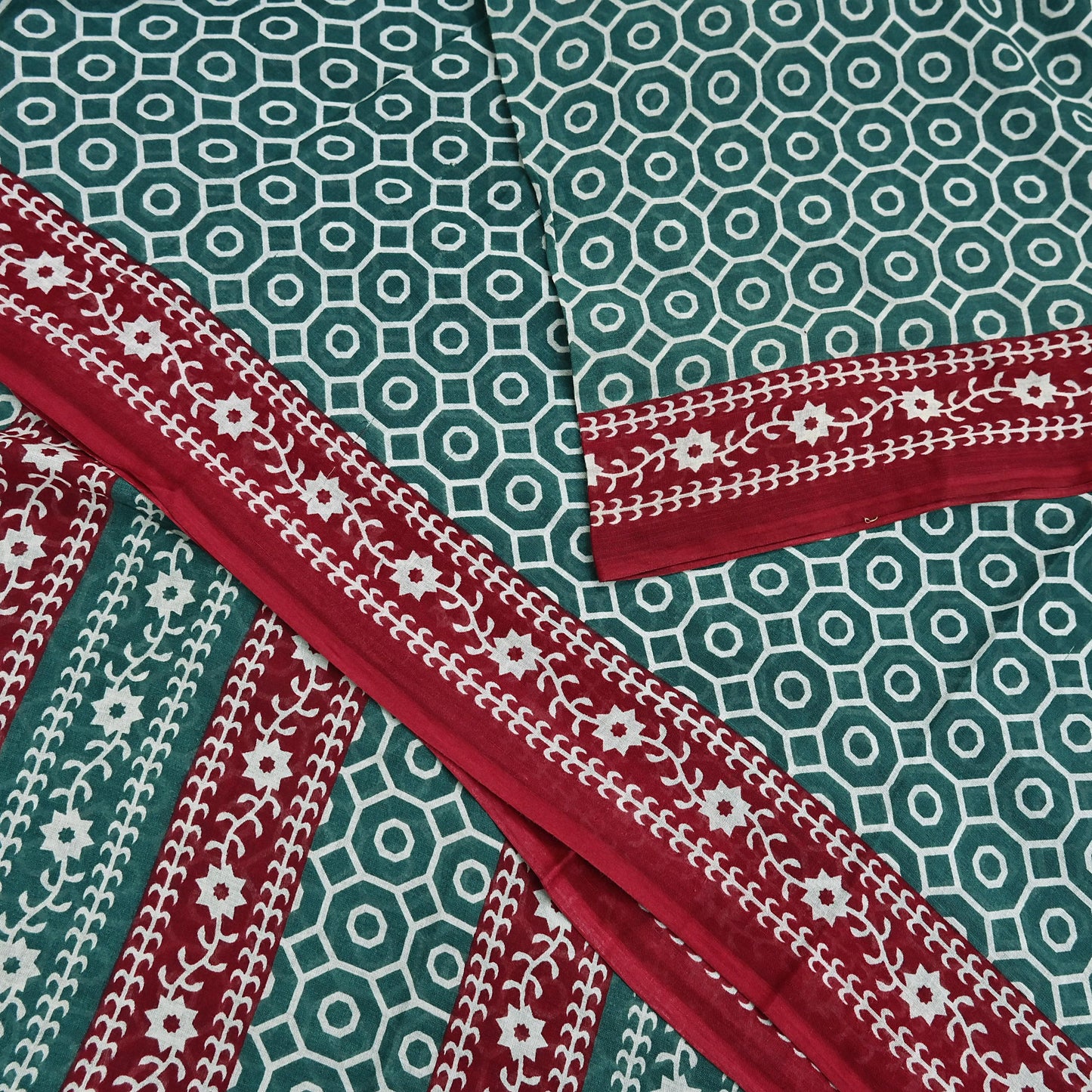Indian Vintage Sari Green & Red Printed Pure Cotton Saree Craft Fabric 5Yd Sewing Sarong Wrap Boho Floral Crafting Upcycle Quilting Used