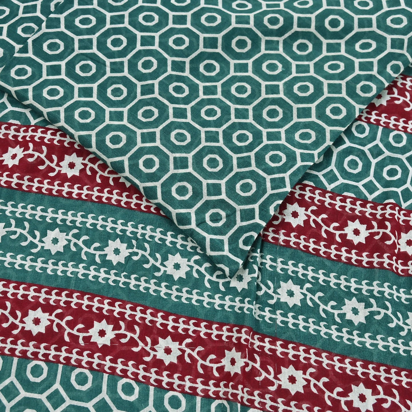 Indian Vintage Sari Green & Red Printed Pure Cotton Saree Craft Fabric 5Yd Sewing Sarong Wrap Boho Floral Crafting Upcycle Quilting Used