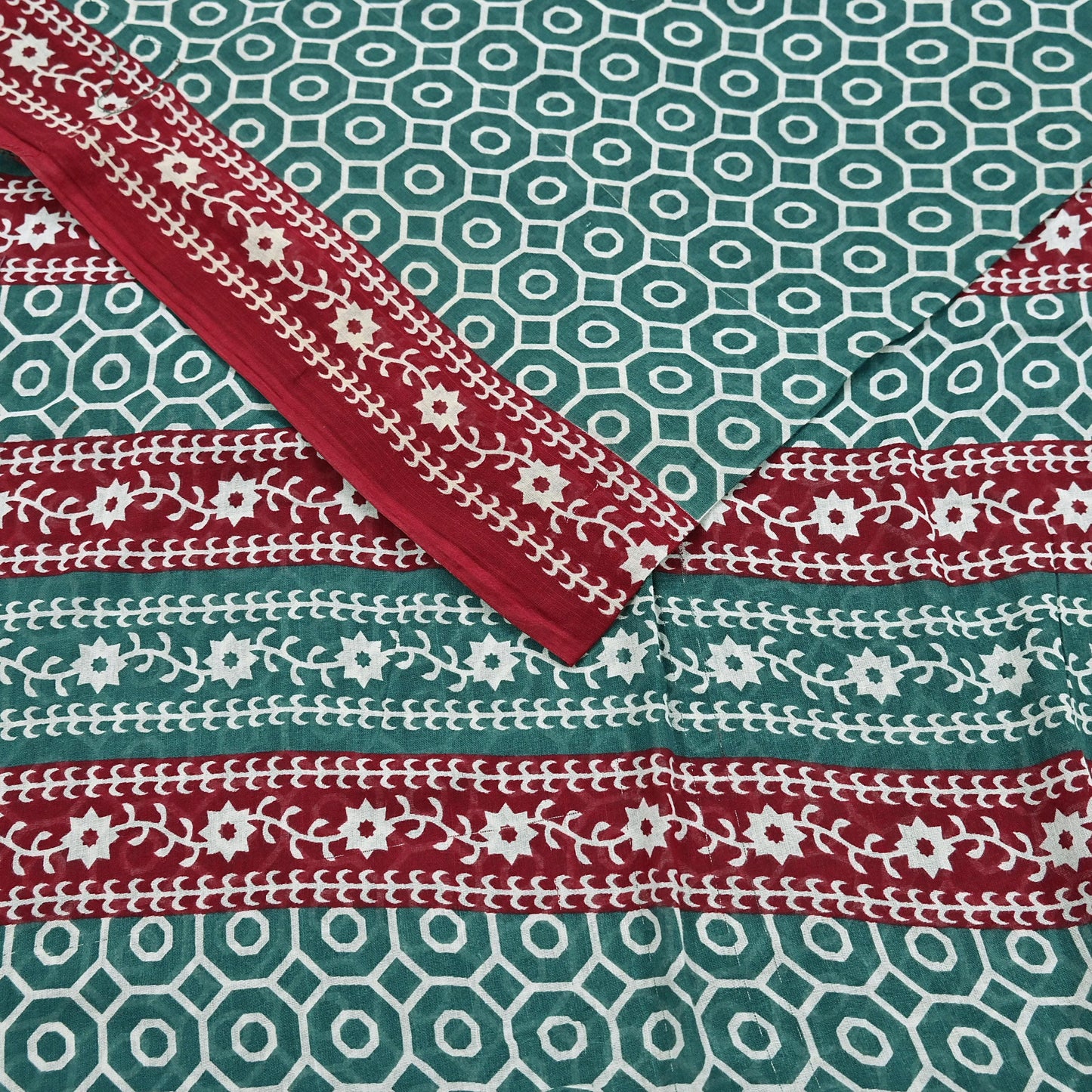 Indian Vintage Sari Green & Red Printed Pure Cotton Saree Craft Fabric 5Yd Sewing Sarong Wrap Boho Floral Crafting Upcycle Quilting Used