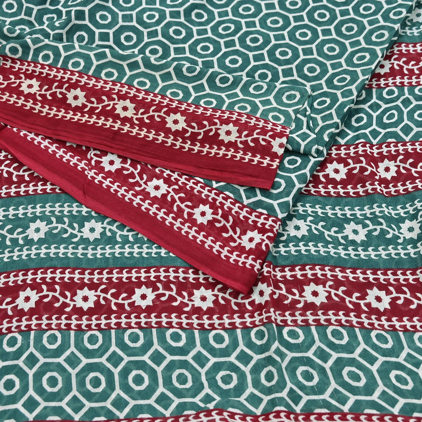 Indian Vintage Sari Green & Red Printed Pure Cotton Saree Craft Fabric 5Yd Sewing Sarong Wrap Boho Floral Crafting Upcycle Quilting Used