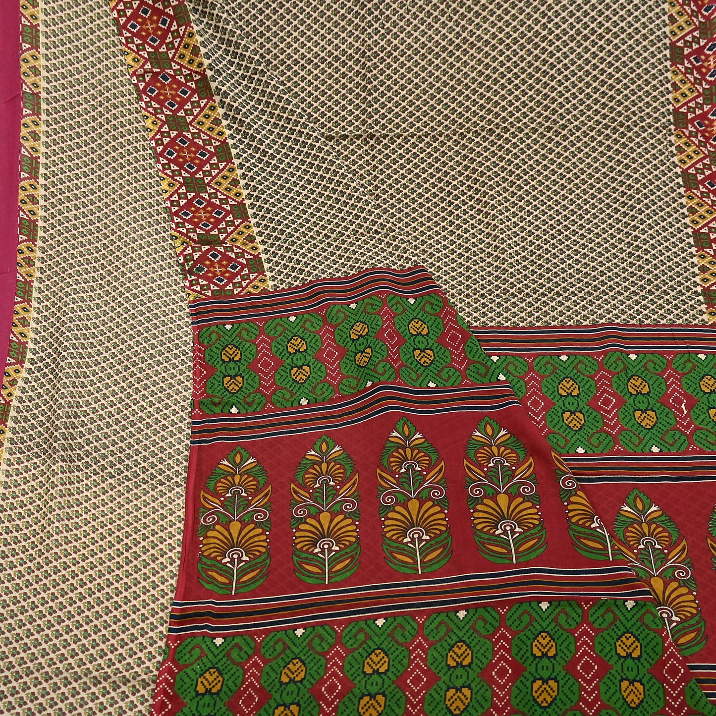 Indian Vintage Beige & red Saree Printed 100% Pure Cotton Sari Craft Fabric 5Yd Soft Sewing Sarong Wrap Dress Making Quilting