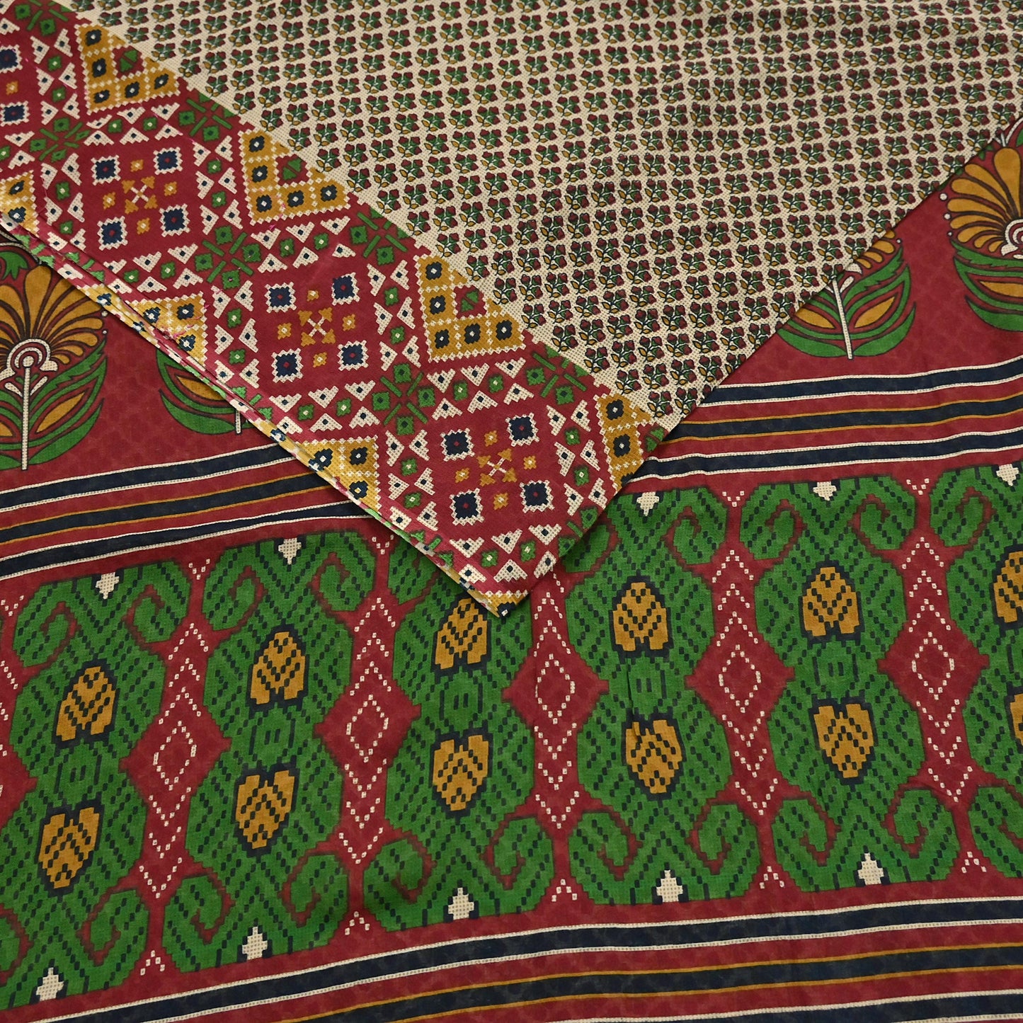 Indian Vintage Beige & red Saree Printed 100% Pure Cotton Sari Craft Fabric 5Yd Soft Sewing Sarong Wrap Dress Making Quilting