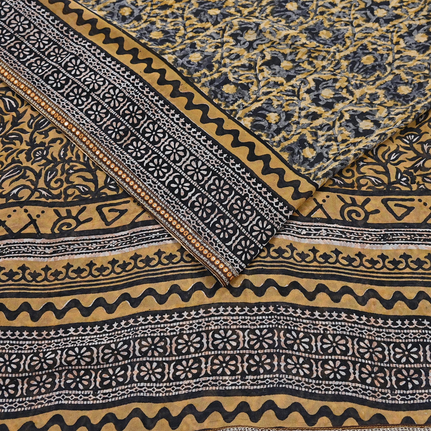 Indian Vintage Sari Beige & Black Pure Georgette Silk Printed Sarees 5Yd Craft Fabric Sewing Quilting Dress making Crafting Quilting Upcycle