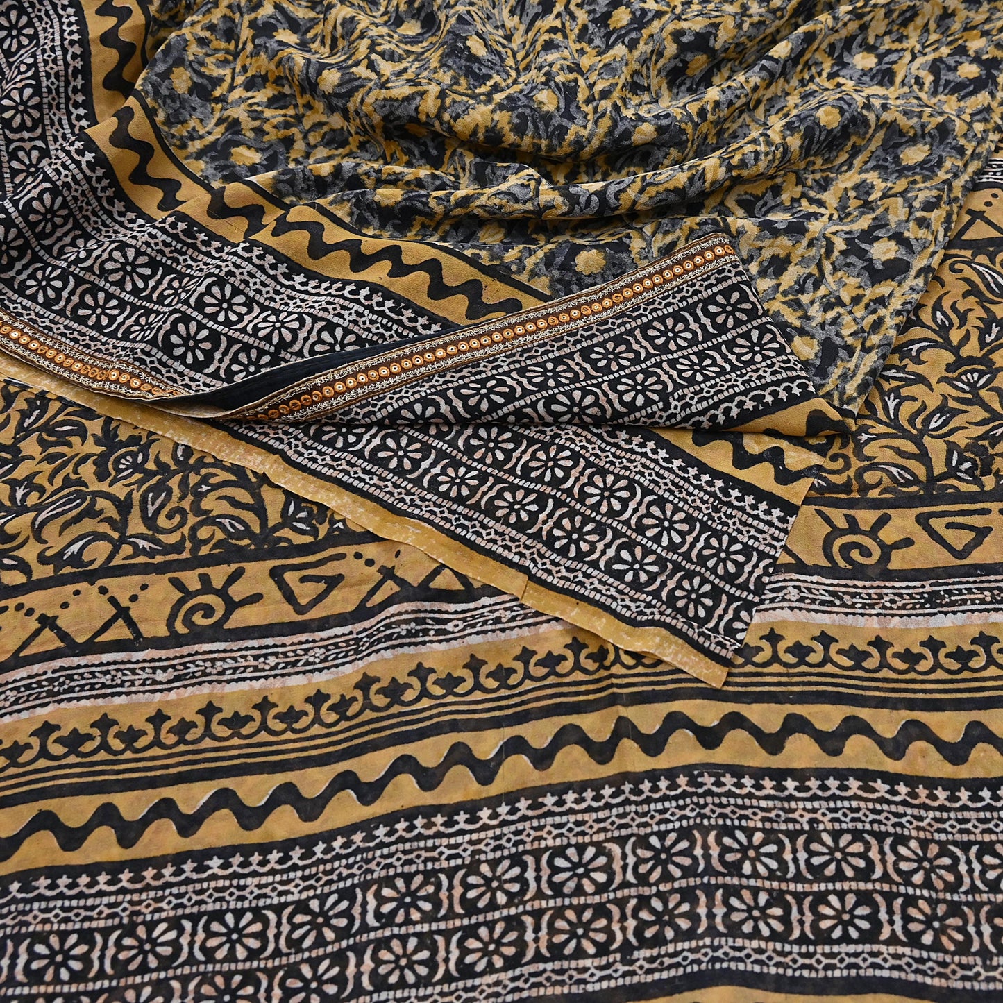 Indian Vintage Sari Beige & Black Pure Georgette Silk Printed Sarees 5Yd Craft Fabric Sewing Quilting Dress making Crafting Quilting Upcycle